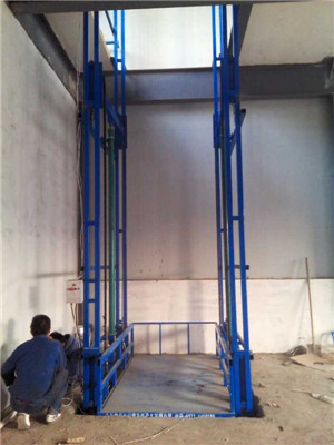 电动导轨式升降平台